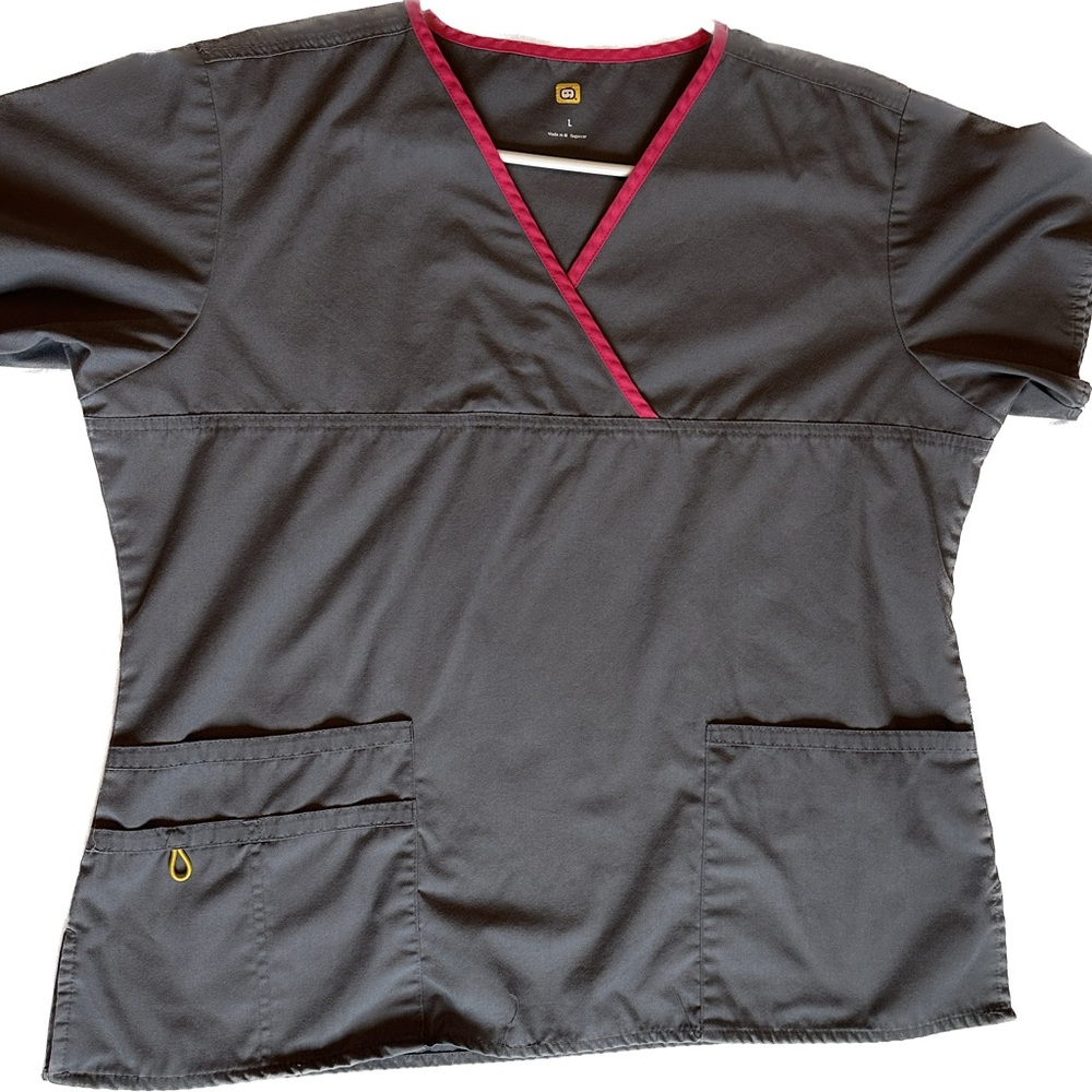 Wonder wink top scrubs, grey color, large